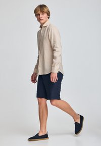 Thumbnail Image 2