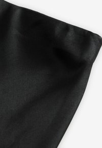 Dolgo krilo - black