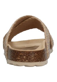 Tan slip-on sandal med två vävda remmar, korkfotbädd och en texturerad gummisål. Designen inkluderar en accent i naturlig fiber.