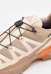 Salomon X ULTRA 360 EDGE GTX - Turistické topánky - natural/shortbread/prairie sunset