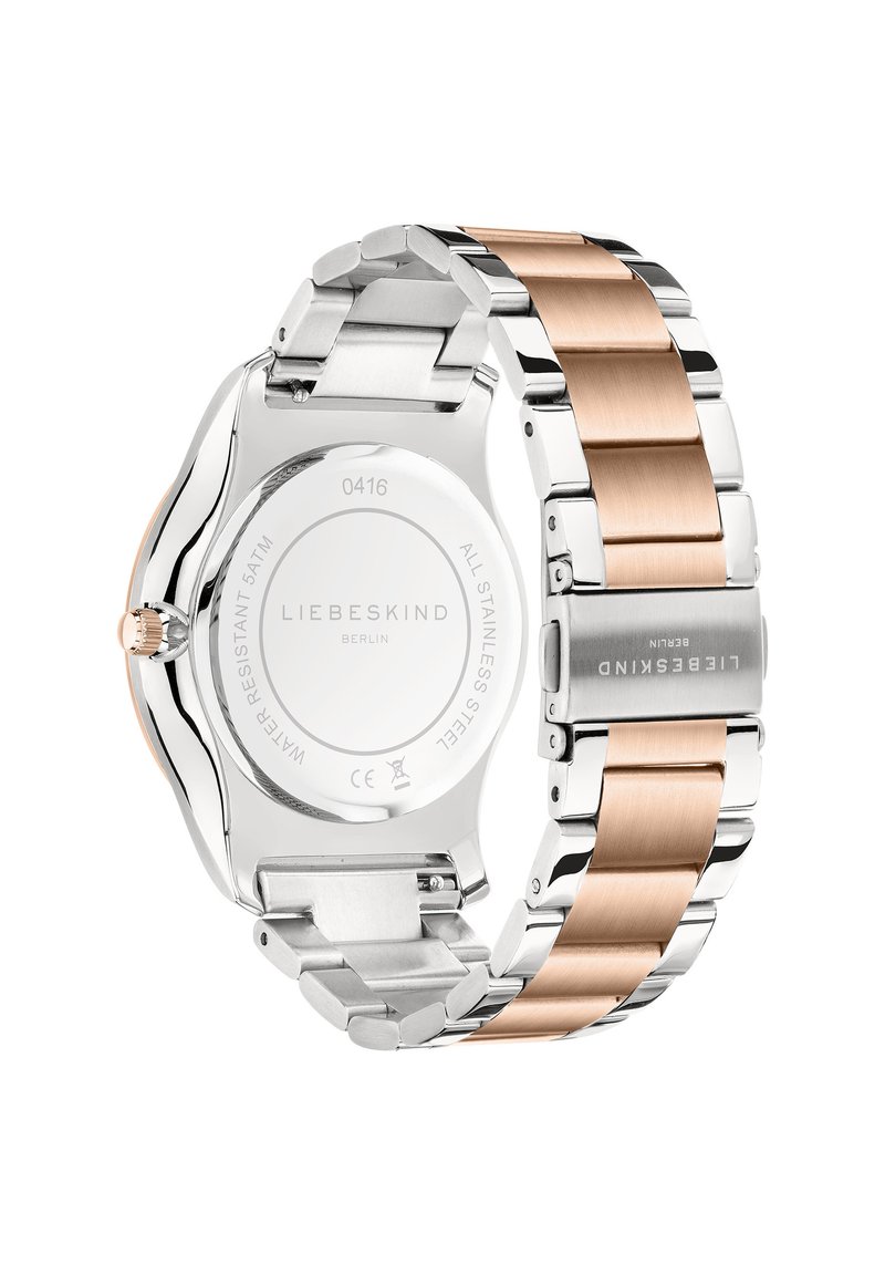 Reloj de acero inoxidable con un acento de oro rosa en la pulsera, que presenta una caja redonda y suave, y un cierre seguro. Diseño resistente al agua.