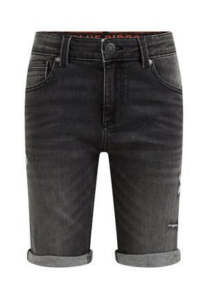Shorts en denim noir avec ourlets retroussés, style cinq poches, fermeture à boutons, et détails légèrement usés sur la jambe droite.