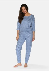 Blå mönstrad pyjamas med en lös passform, båtformad halsringning och smala byxor med diamantmönster i lätt tyg.