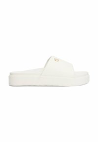 Sandalias de slide blancas con tira texturizada, suela plana y detalle de logo en relieve. Fabricadas con material sintético, presentan un diseño minimalista.