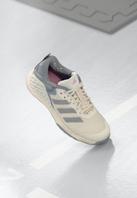 DROPSET 3 - Training shoe - footwear white/matte silver-coloured/true pink