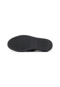 Suela de zapato de goma negra con patrón texturizado, que presenta un logo en relieve y bordes suaves. La parte inferior muestra un diseño de espiga para un mejor agarre.