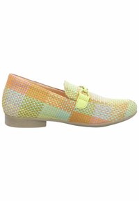 Woven loafers s multikolorovým vzorem v pastelových odstínech oranžové, žluté a modré, s malým přezkovým detailem a plochou podrážkou.