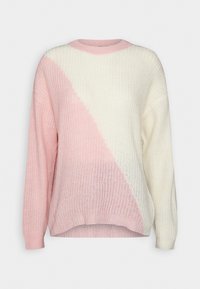 Stickad tröja med diagonalt delat mönster i mjuk rosa och krämfärgad ton. Ribbad textur med rund halsringning och långa ärmar.