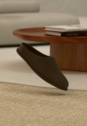Zign, LEATHER - Clogs - brown