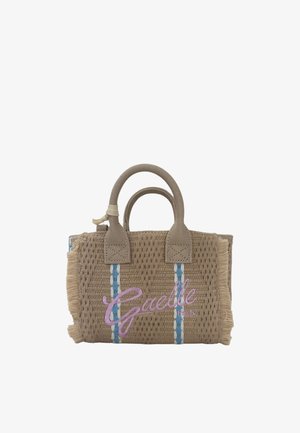 Borsa intrecciata beige con due manici, bordi sfrangiati, strisce verticali blu e bianche e "Gaelle Paris" ricamato in rosa sul davanti.