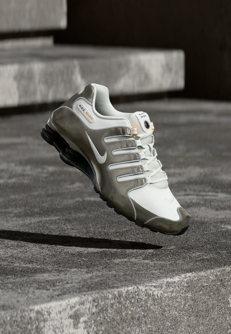 SHOX NZ summit white/metallic pewter/university gold-coloured/black/smoke grey/white
