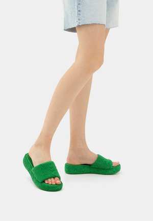 FLAT TERRY - Mules - green