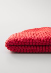 MSCH Copenhagen GALINE RACHELLE ICON BEANIE KEY - Bonnet - aurora red