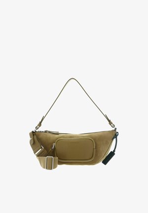 Sac bandoulière en daim vert olive avec une poche zippée à l'avant, une sangle réglable amovible et des détails en métal argenté.