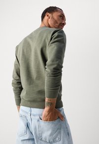 Scotch & Soda LEFT CHEST LOGO - Sweatshirt - thyme