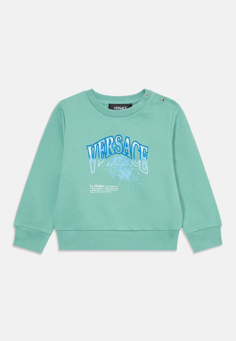 Mėtų žalios spalvos džemperis su apvaliu kaklu, ilgomis rankovėmis ir dekoratyviais spaudžiamaisiais mygtukais. Papuoštas mėlyna "VERSACE" ir medūzos grafika.