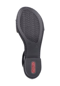 Schwarze Sohle von Sandalen mit strukturiertem Profil, flachem Design und einem roten "rieker"-Logo an der Ferse. Enthält Größenmarkierung 37.