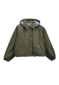 Λαδί πράσινο μπουφάν με κουκούλα, με εσωτερική επένδυση σε μπλε και λευκό καρό, μπροστινές τσέπες, ελαστικά μανίκια και κορδόνια στην κουκούλα.