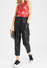 Vero Moda Camicetta - red