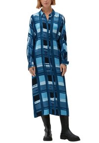 Langes Hemdkleid in verschiedenen Blautönen mit kariertem Muster. Aus glattem Stoff gefertigt, mit langen Ärmeln und lockerer Passform.