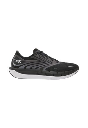 Schwarzer und grauer Low-Top-Sportschuh mit Schnürung vorne und weißer dicker Sohle, mit einem stilisierten Logo an Ferse und seitlichen Paneelen.