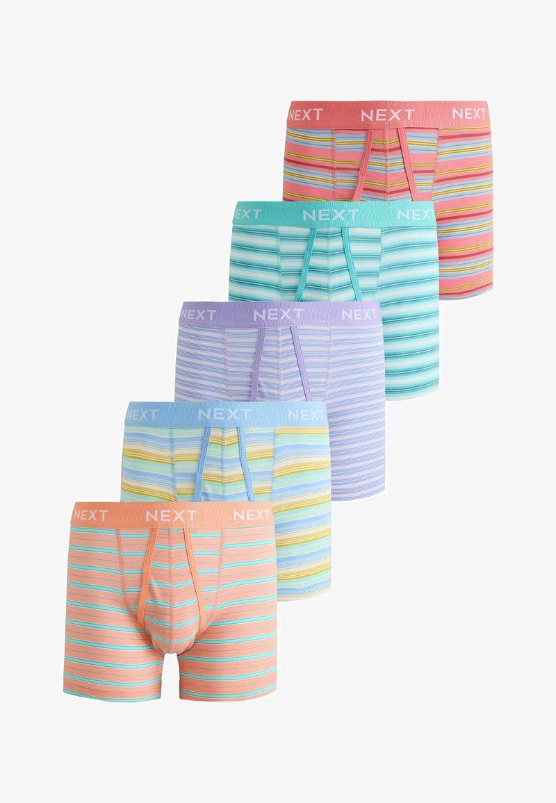 Cinq paires de boxers pour hommes rayés dans des tons pastel, chacun avec une ceinture de marque portant l'inscription « NEXT » en lettres blanches.