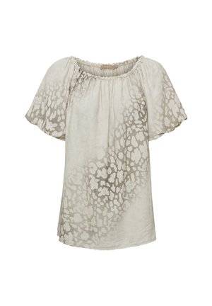 Løs bluse med korte ærmer med elastisk halsudskæring i lysebeige stof mønstret med abstrakte, uregelmæssige mørkere beige pletter.