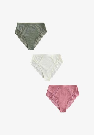Trois culottes taille haute en dentelle, en vert, blanc et rose, disposées verticalement sur un fond blanc.
