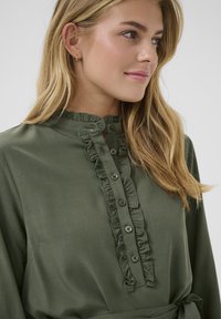 Cream VENEA FRILL - Paitamekko - deep depths