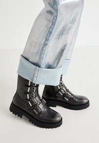 Unselected, grey distressed