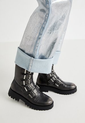 DIRECTOR - Kauboi/mootorratturi poolsaapad - grey distressed