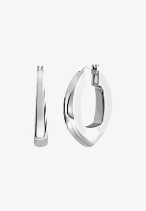 Een paar gladde, gepolijste zilveren oorbellen in de vorm van een licht vierkant, afgerond ontwerp met een scharnier sluiting, getoond van voren en van opzij.