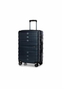 Valigia rigida di colore blu navy, con superficie texturizzata, scanalature verticali, manico retrattile e quattro ruote nere per la mobilità.