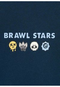 Materijal u mornarsko plavoj boji sadrži tekst "BRAWL STARS" u svijetloplavoj, uz četiri šarena grafička ikona: žutog lica, srebrnih kandži, lubanje i plavog bedža.