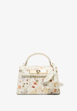 Borsa bianca con stampa floreale e farfalle, chiusura color oro, manico superiore e ciondolo a forma di fiore bianco con etichetta ALDO.