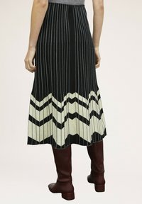 Motivi FANTASIA CHEVRON - A-Linien-Rock - nero