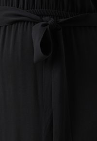 Vero Moda Curve VMCEASY SLIT VNECK DRESS - Robe longue - black