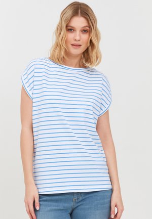 Gestreiftes T-Shirt mit hellblauen Streifen auf weißem Hintergrund, kurzen Ärmeln, rundem Halsausschnitt und weichem Baumwollmaterial.