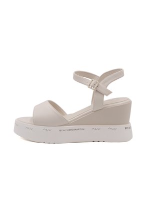 Platform sandals - beige