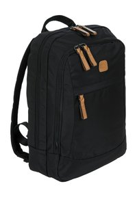 Zaino nero in nylon con due scomparti con zip, tiretti in pelle tan e spallacci imbottiti e regolabili. Texture liscia e design minimale.