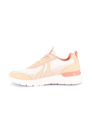 Sneaker sportiva rosa chiaro e bianco con suola bianca spessa, chiusura con lacci davanti e colletto imbottito, mostrata in profilo laterale destro.