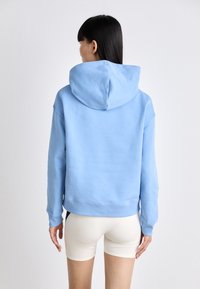 Tommy Jeans TJW BXY BADGE - Sportinis megztinis - westside blue