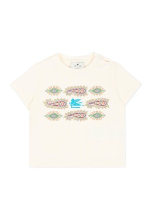 Camiseta de manga corta para niño pequeño color crema con estampado colorido de cachemira y un caballo alado azul en el frente, con botones de presión en el hombro.