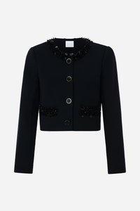 Giacca nera corta con colletto di perline testurizzato, dotata di bottoni dorati e due tasche decorate con perline. Tessuto liscio con design su misura.