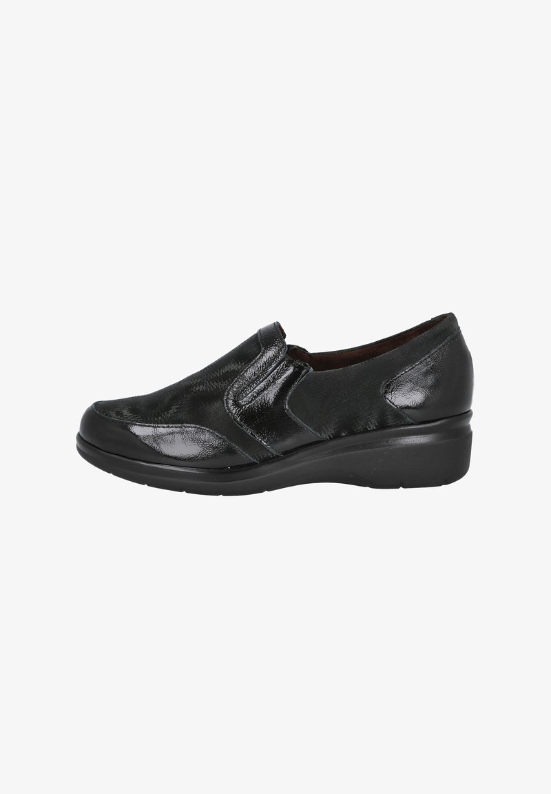 Zapatos negros de tipo slip-on con una superficie brillante, que cuentan con acentos laterales curvados y un tacón bajo y moldeado. Material duradero con una textura suave.