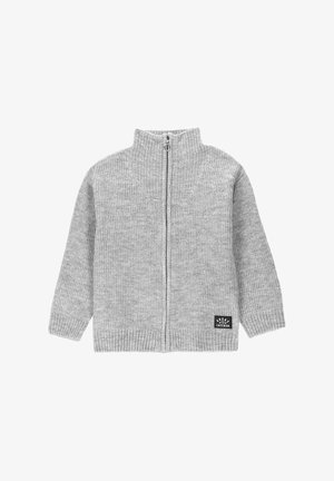 Szary, dziergany kardigan z wysokim kołnierzem na zamek, ściągaczami na mankietach i dole, z małą czarną metką na dole.