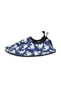 Flexibele stoffen schoenen met een blauwe achtergrond en witte haai-patronen, zwarte afwerking en een lus voor eenvoudig aantrekken.