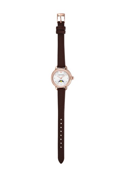 Roséguld rund klocka med kristallram, vit urtavla, månfasvisning och mörkbrun läderrem med spänne.