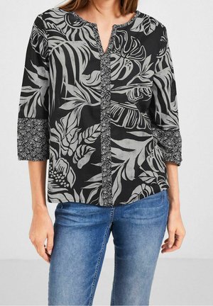 Schwarze Bluse mit grauen tropischen Blattmustern, V-Ausschnitt, 3/4-Ärmeln und strukturiertem Besatz entlang der Vorderseite und den Ärmelbündchen.