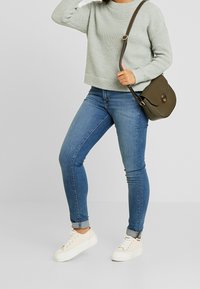 Vero Moda Petite Svetr - green